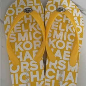 Mk flip flops never wore size 7